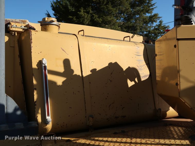 image for item DJ2429 1999 Caterpillar PS-150B  pneumatic roller