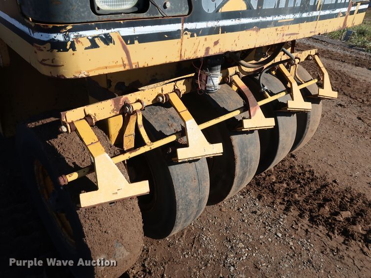 image for item DJ2429 1999 Caterpillar PS-150B  pneumatic roller