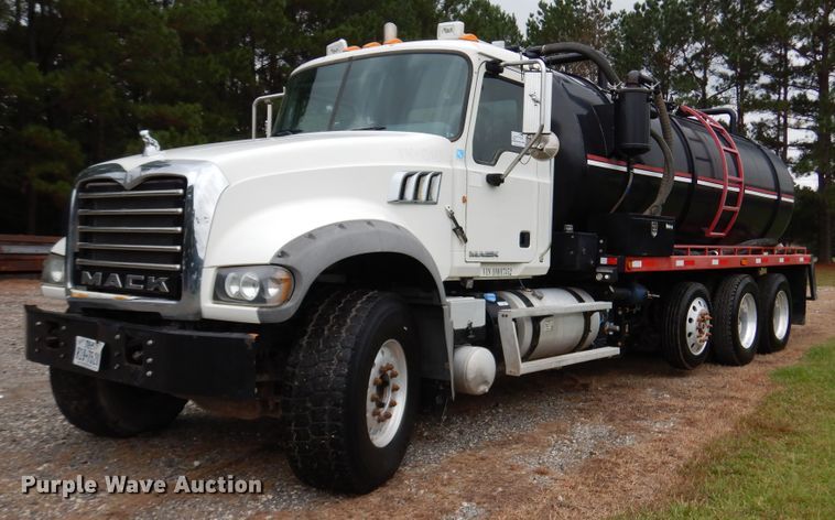 image for item DJ7421 2013 Mack Granite GU713  vacuum truck