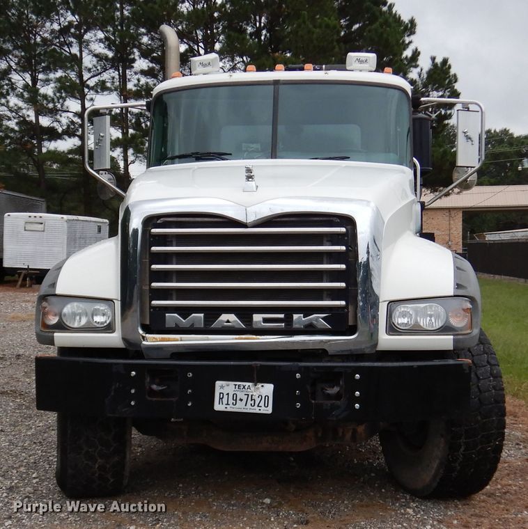 image for item DJ7421 2013 Mack Granite GU713  vacuum truck