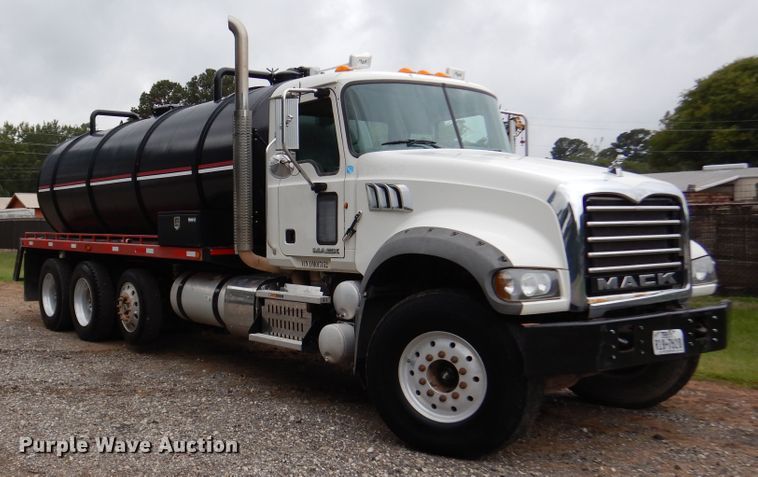 image for item DJ7421 2013 Mack Granite GU713  vacuum truck