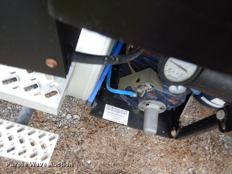 image for item DJ7421 2013 Mack Granite GU713  vacuum truck