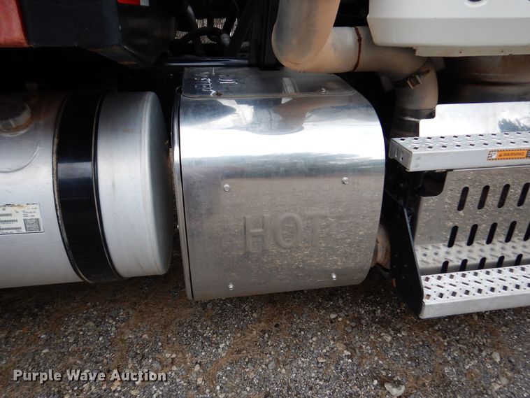 image for item DJ7421 2013 Mack Granite GU713  vacuum truck