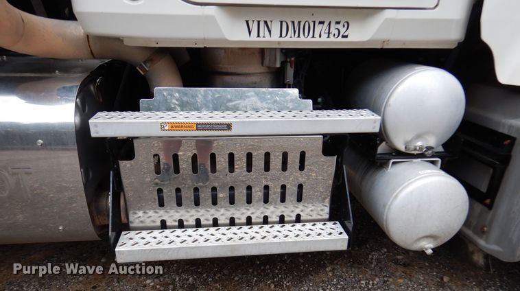 image for item DJ7421 2013 Mack Granite GU713  vacuum truck