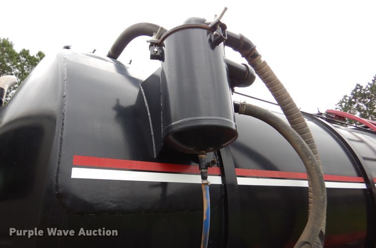 image for item DJ7421 2013 Mack Granite GU713  vacuum truck