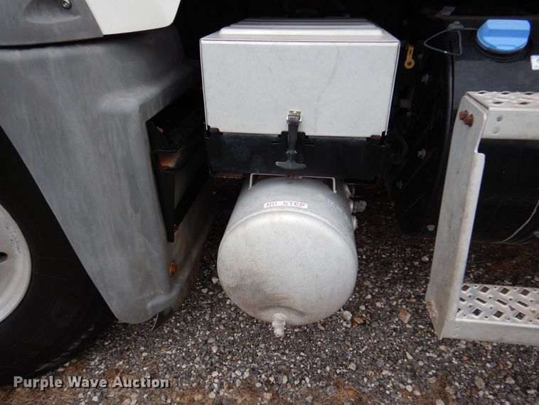 image for item DJ7421 2013 Mack Granite GU713  vacuum truck