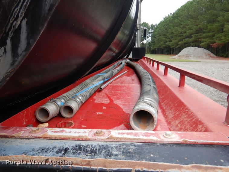 image for item DJ7421 2013 Mack Granite GU713  vacuum truck