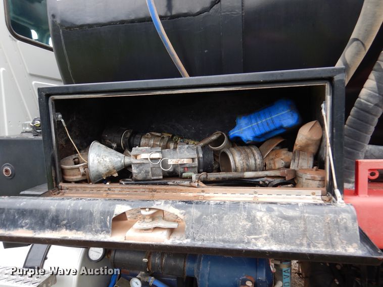 image for item DJ7421 2013 Mack Granite GU713  vacuum truck