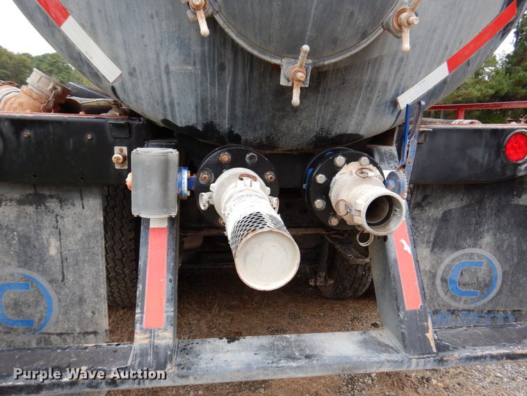 image for item DJ7421 2013 Mack Granite GU713  vacuum truck