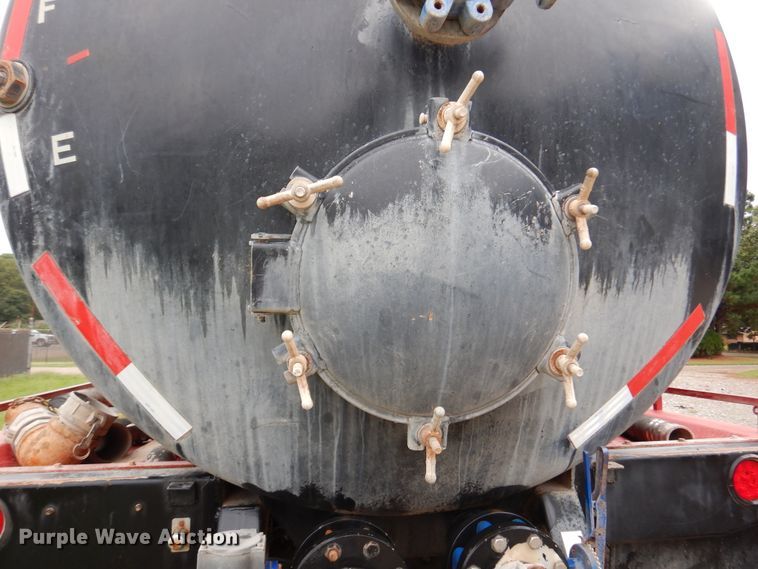 image for item DJ7421 2013 Mack Granite GU713  vacuum truck