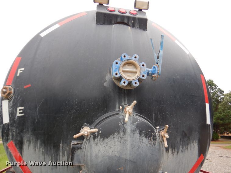 image for item DJ7421 2013 Mack Granite GU713  vacuum truck