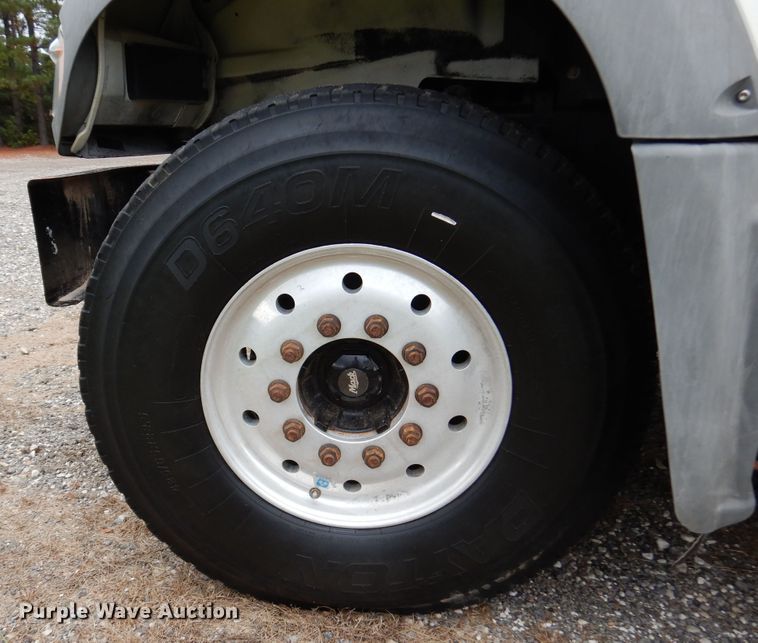 image for item DJ7421 2013 Mack Granite GU713  vacuum truck