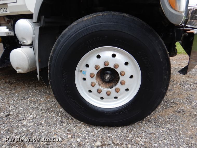 image for item DJ7421 2013 Mack Granite GU713  vacuum truck