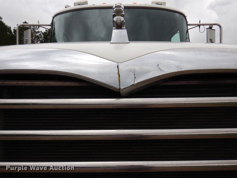 image for item DJ7421 2013 Mack Granite GU713  vacuum truck