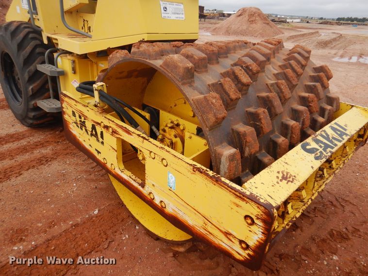 image for item DJ7519 Sakai SV400T  single drum vibratory roller