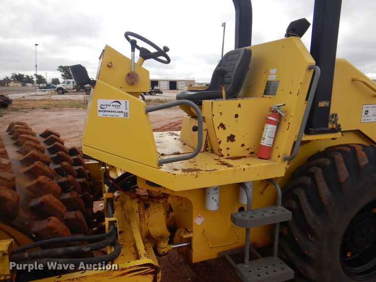 image for item DJ7519 Sakai SV400T  single drum vibratory roller