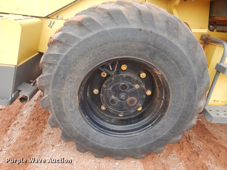 image for item DJ7519 Sakai SV400T  single drum vibratory roller