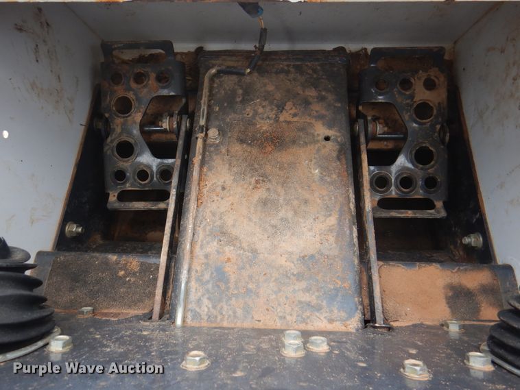 image for item DJ7532 2011 Bobcat T110  tracked skid steer loader