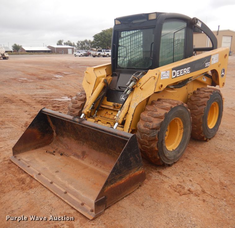 image for item DJ7535 2006 John Deere 332  skid steer loader