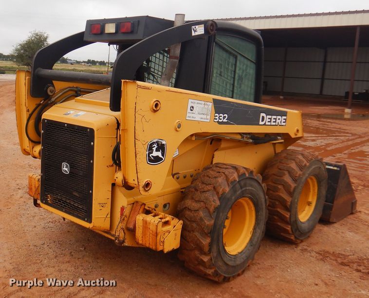 image for item DJ7535 2006 John Deere 332  skid steer loader