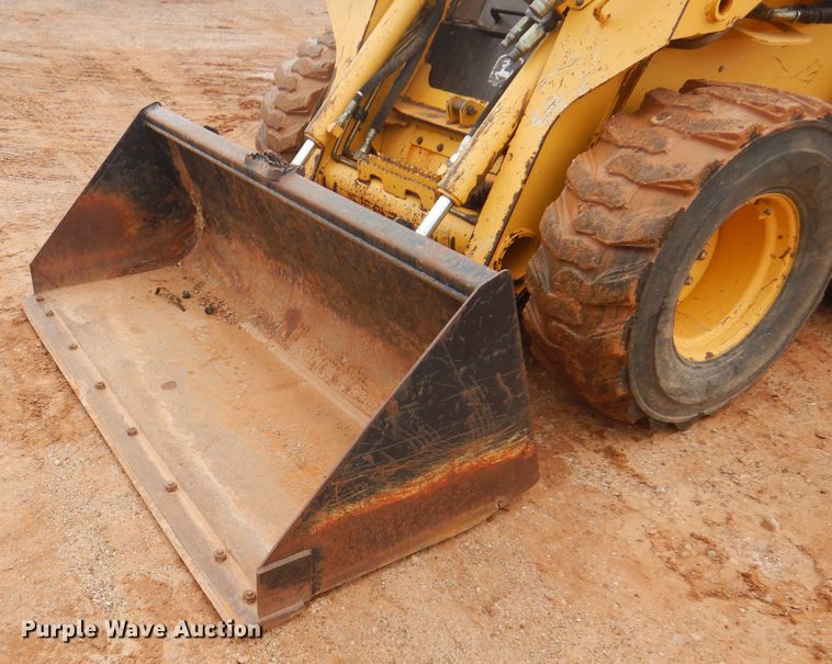 image for item DJ7535 2006 John Deere 332  skid steer loader