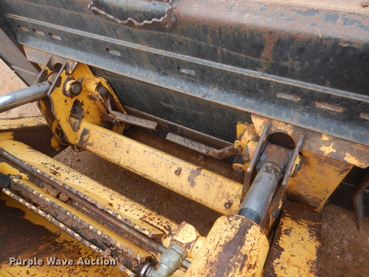 image for item DJ7535 2006 John Deere 332  skid steer loader