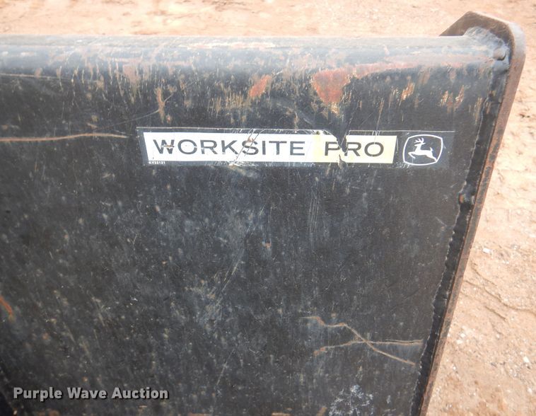 image for item DJ7535 2006 John Deere 332  skid steer loader