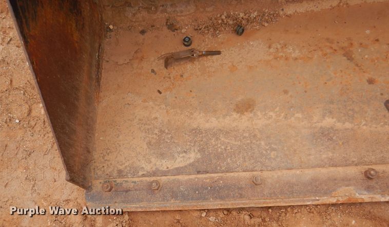 image for item DJ7535 2006 John Deere 332  skid steer loader