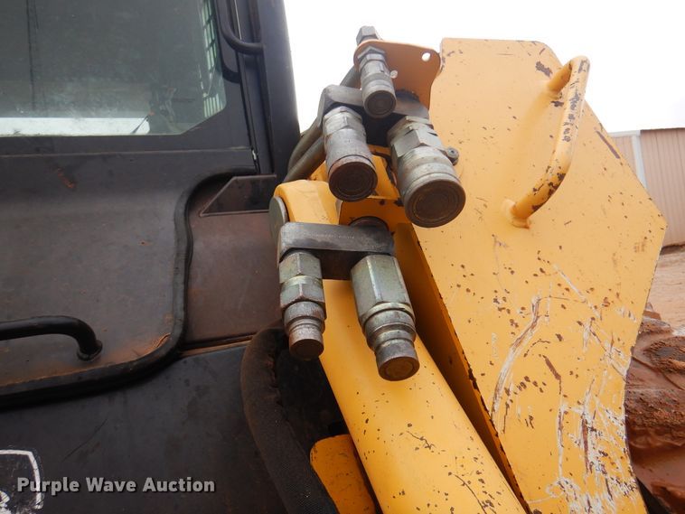 image for item DJ7535 2006 John Deere 332  skid steer loader