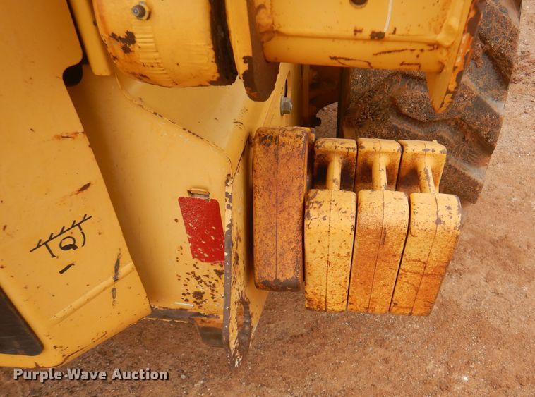 image for item DJ7535 2006 John Deere 332  skid steer loader