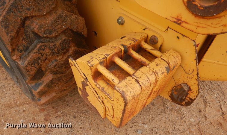 image for item DJ7535 2006 John Deere 332  skid steer loader