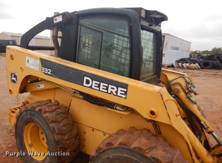 image for item DJ7535 2006 John Deere 332  skid steer loader