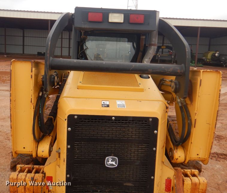 image for item DJ7535 2006 John Deere 332  skid steer loader