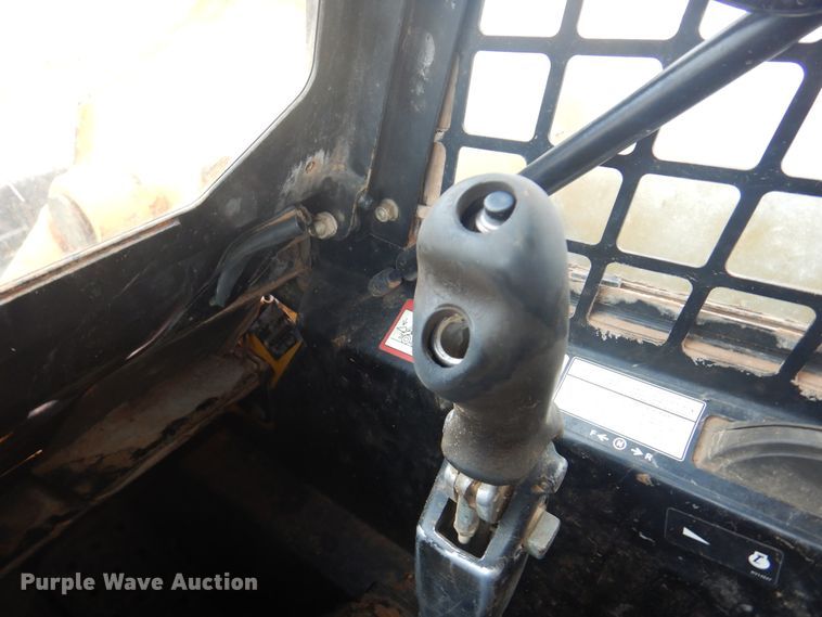 image for item DJ7535 2006 John Deere 332  skid steer loader