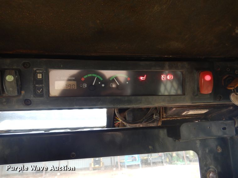 image for item DJ7535 2006 John Deere 332  skid steer loader