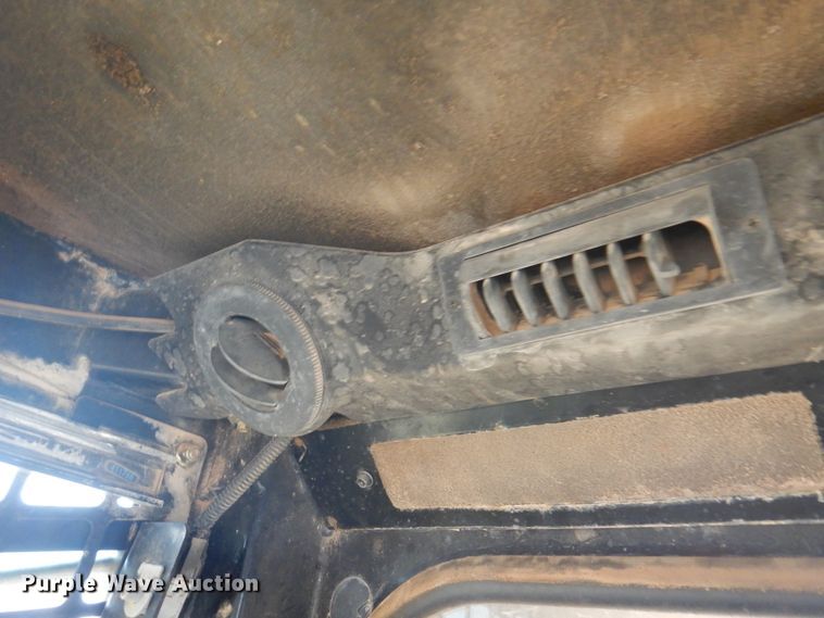 image for item DJ7535 2006 John Deere 332  skid steer loader