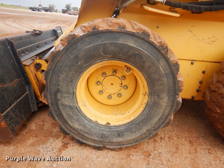 image for item DJ7535 2006 John Deere 332  skid steer loader