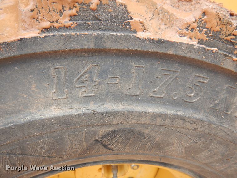 image for item DJ7535 2006 John Deere 332  skid steer loader