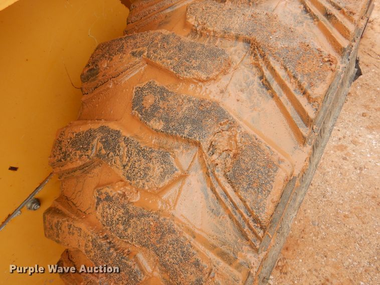 image for item DJ7535 2006 John Deere 332  skid steer loader