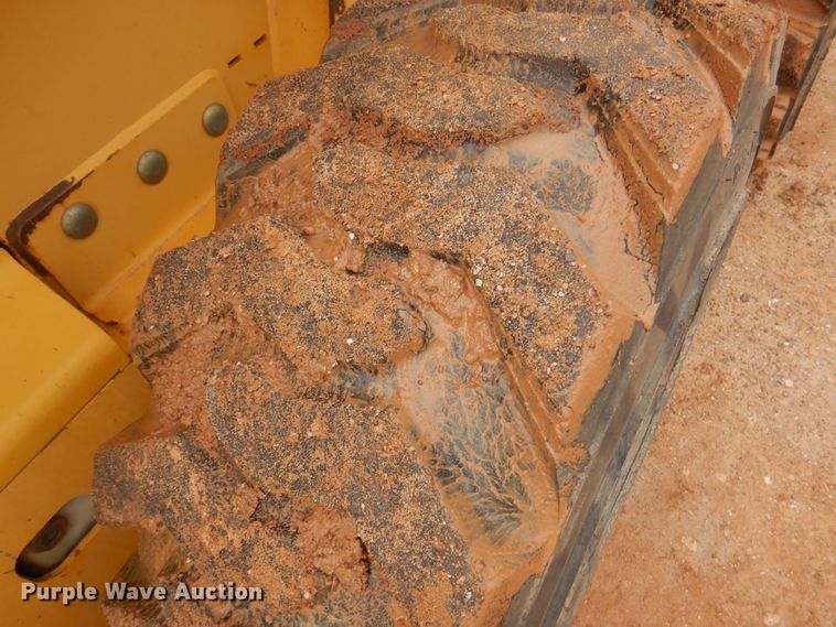 image for item DJ7535 2006 John Deere 332  skid steer loader