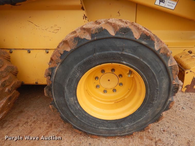 image for item DJ7535 2006 John Deere 332  skid steer loader