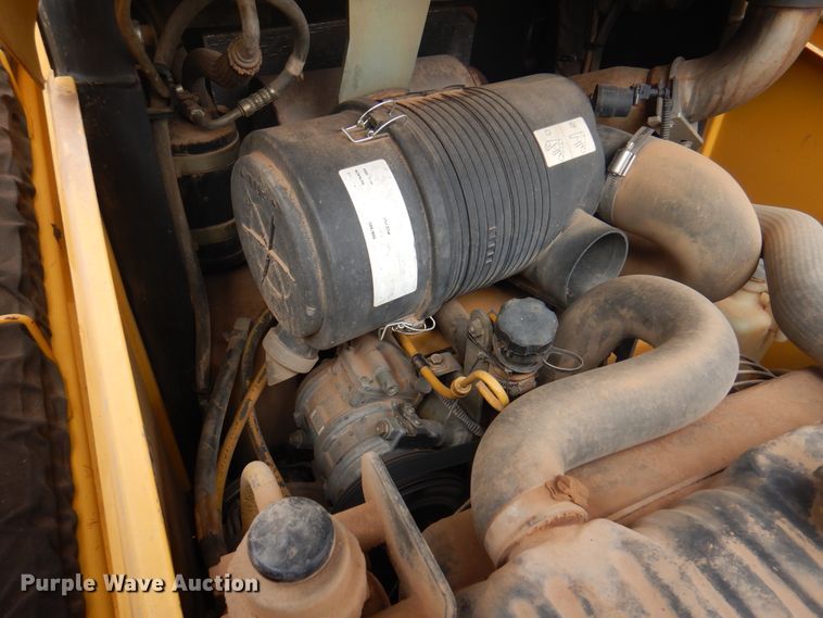 image for item DJ7535 2006 John Deere 332  skid steer loader