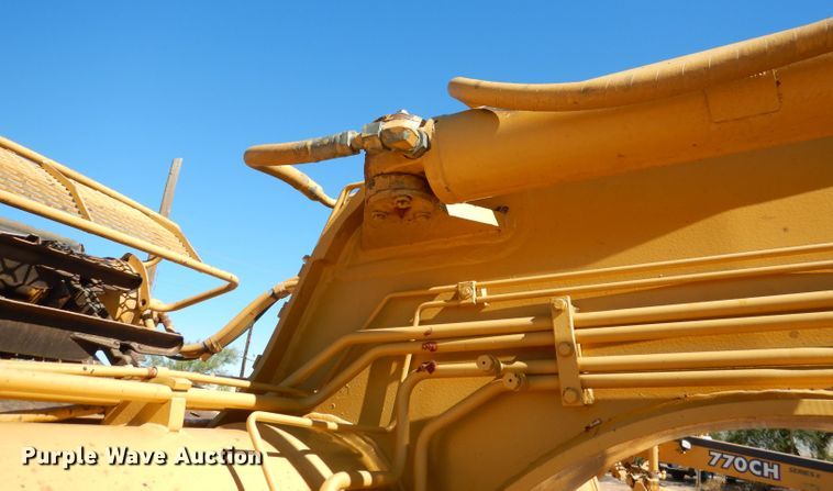image for item DJ8880 1992 Caterpillar 613C  elevating scraper