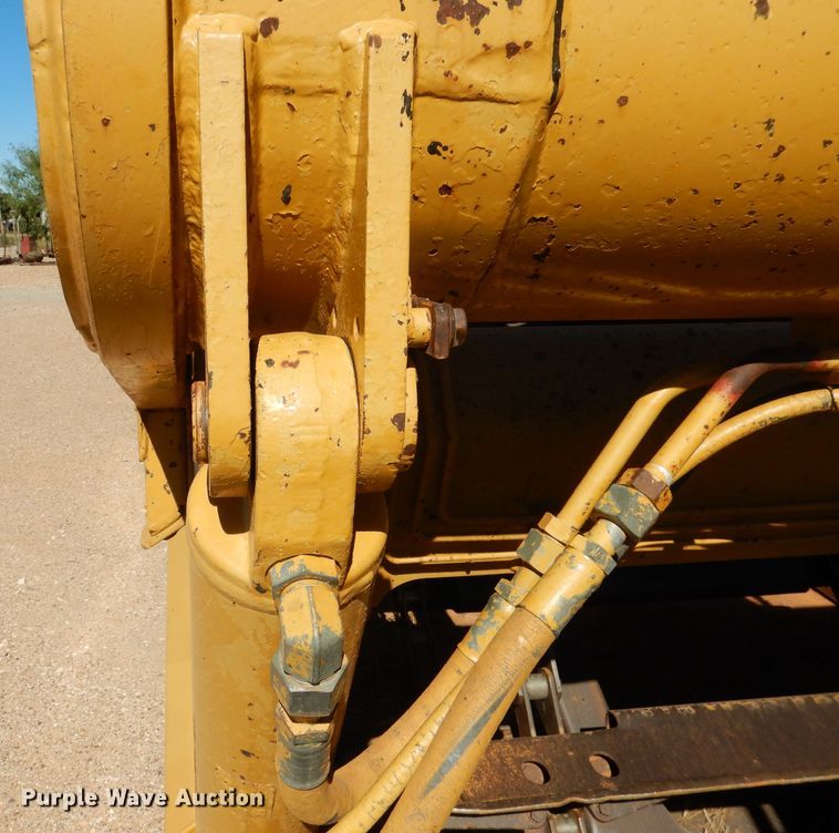 image for item DJ8880 1992 Caterpillar 613C  elevating scraper