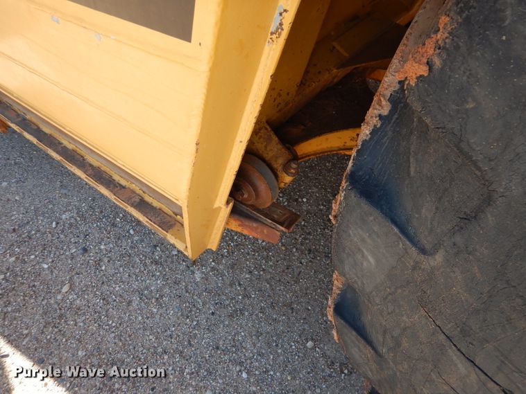 image for item DJ8880 1992 Caterpillar 613C  elevating scraper