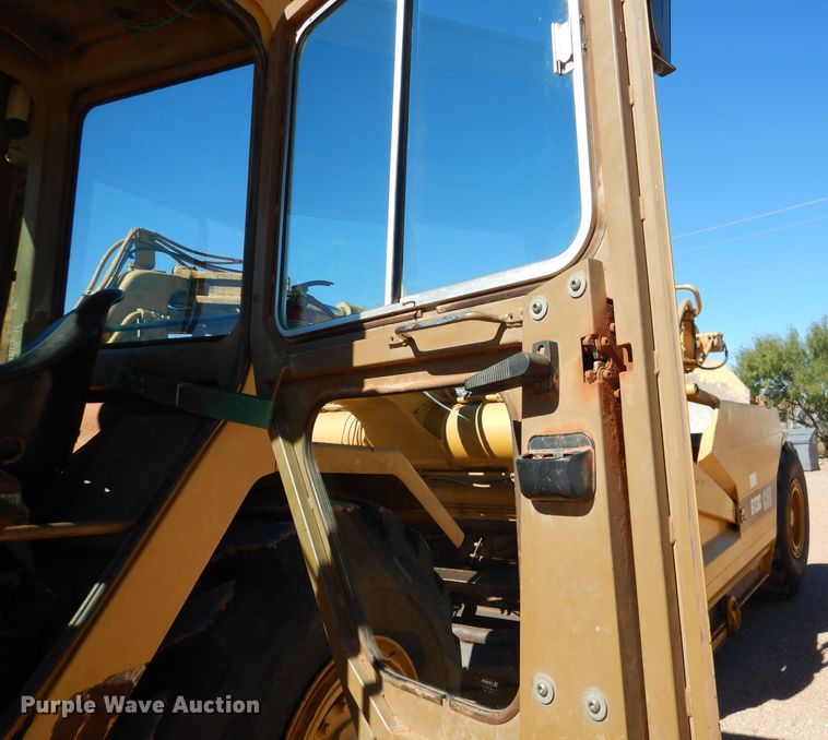 image for item DJ8880 1992 Caterpillar 613C  elevating scraper