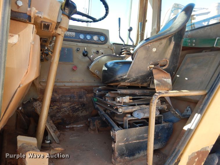 image for item DJ8880 1992 Caterpillar 613C  elevating scraper