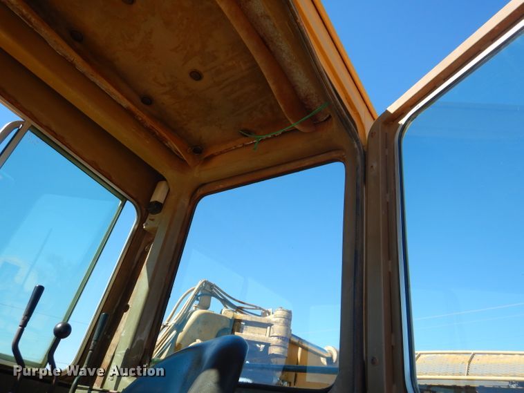 image for item DJ8880 1992 Caterpillar 613C  elevating scraper