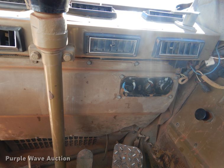 image for item DJ8880 1992 Caterpillar 613C  elevating scraper