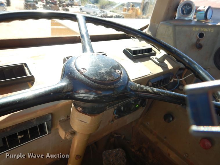 image for item DJ8880 1992 Caterpillar 613C  elevating scraper